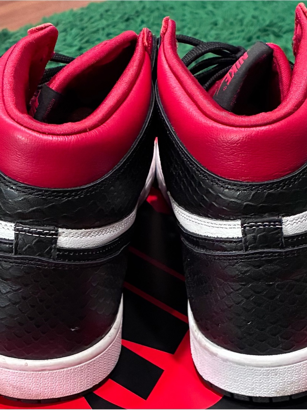 Jordan 1 Retro High OG Satin Snake Chicago W Size 12W/10.5M GREAT 100% AUTHENTIC - Picture 5 of 9